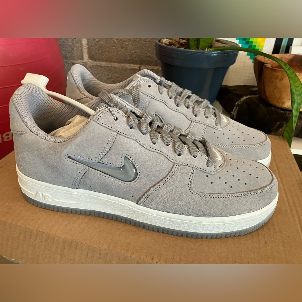 LIMITED NIKE AIRFORCE 1 ‘07’ in JEWEL LIGHT GREY